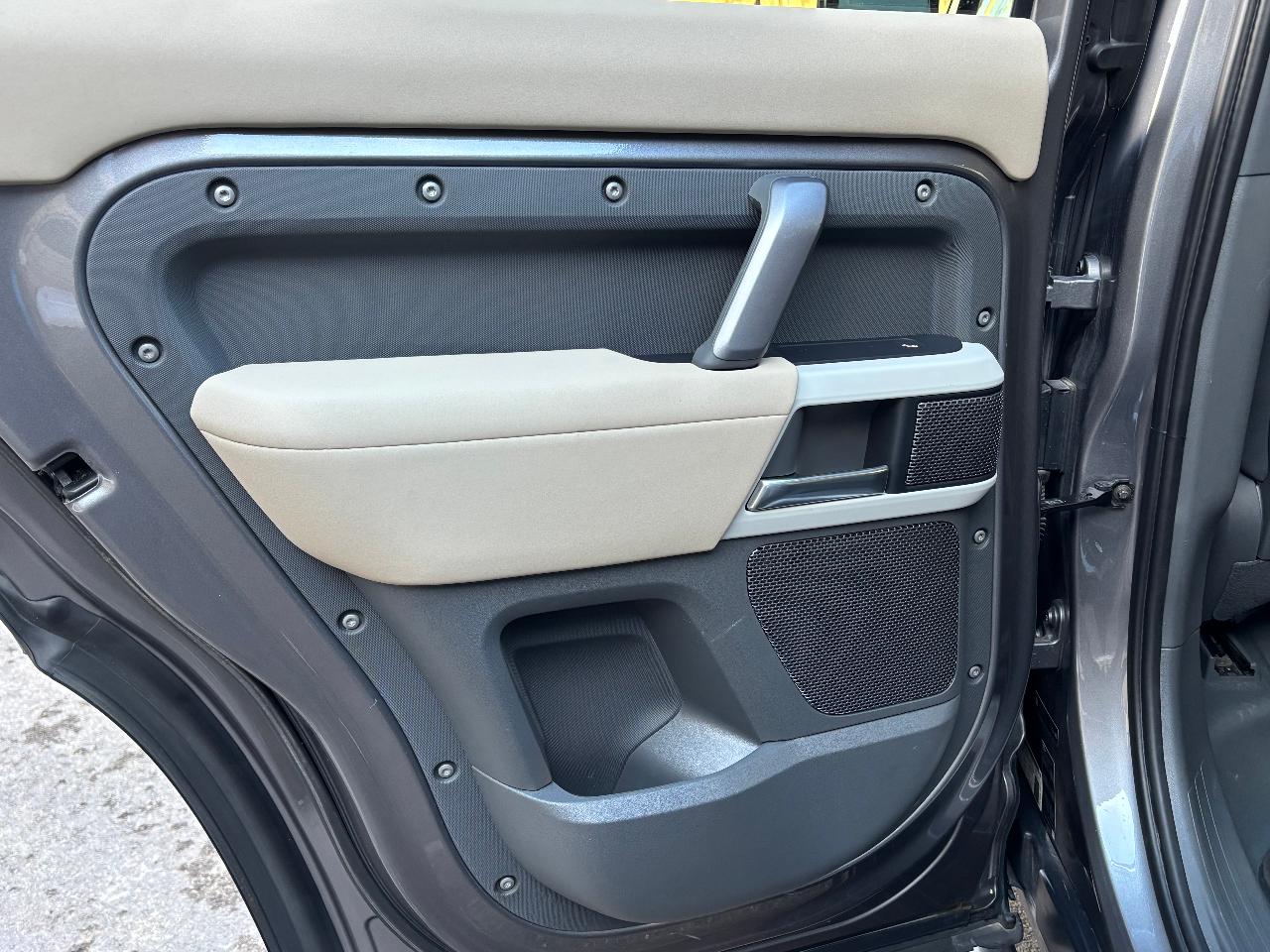 2021 LAND Rover DEFENDER X-DYNAMIC SE thumbnail 14