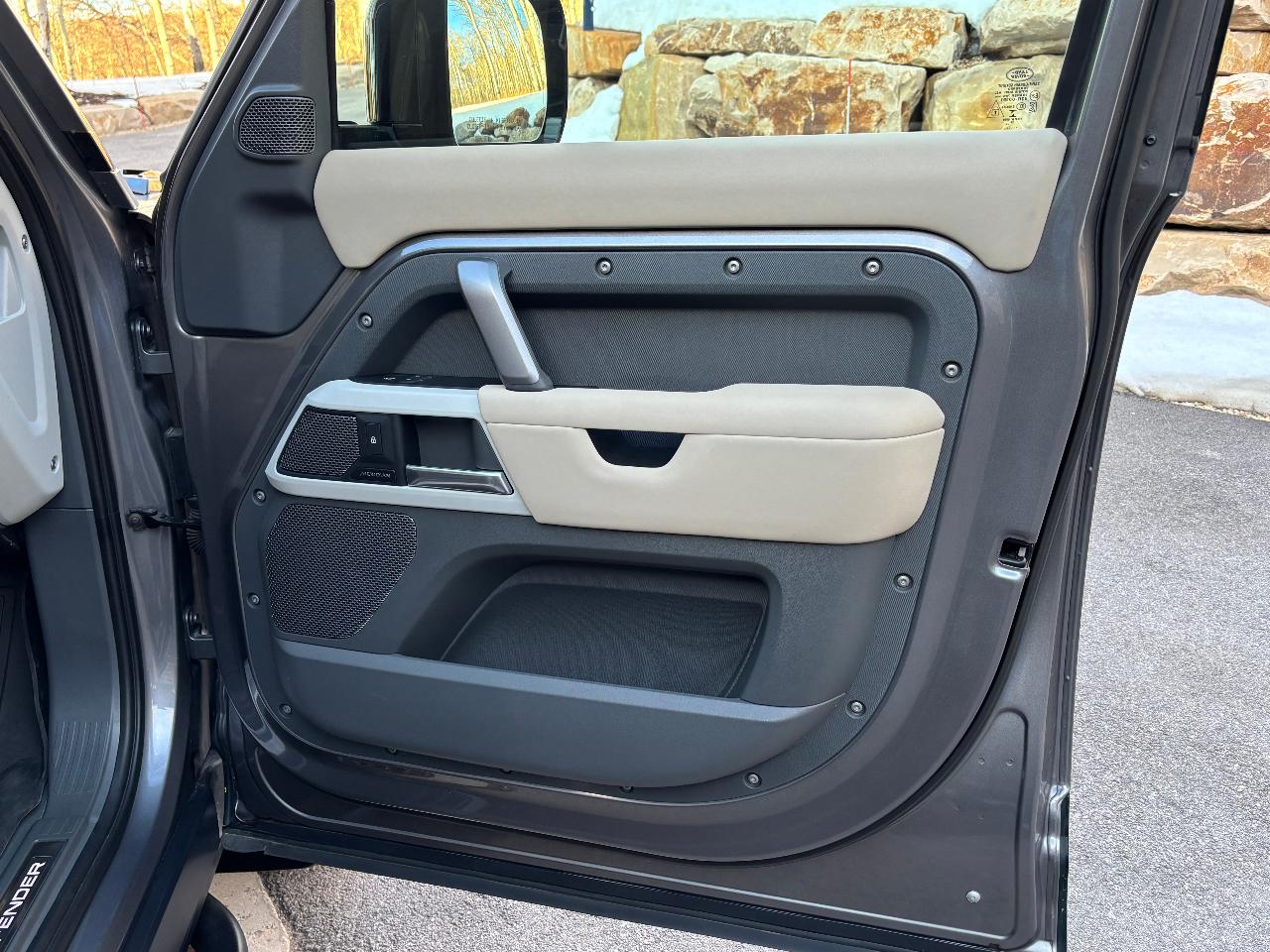 2021 LAND Rover DEFENDER X-DYNAMIC SE thumbnail 19