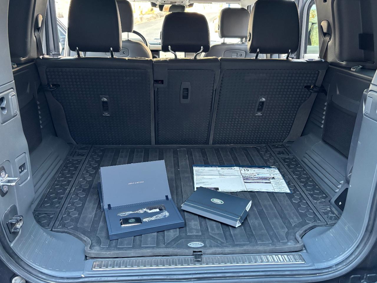 2021 LAND Rover DEFENDER X-DYNAMIC SE thumbnail 24