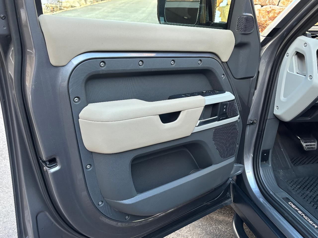 2021 LAND Rover DEFENDER X-DYNAMIC SE thumbnail 15