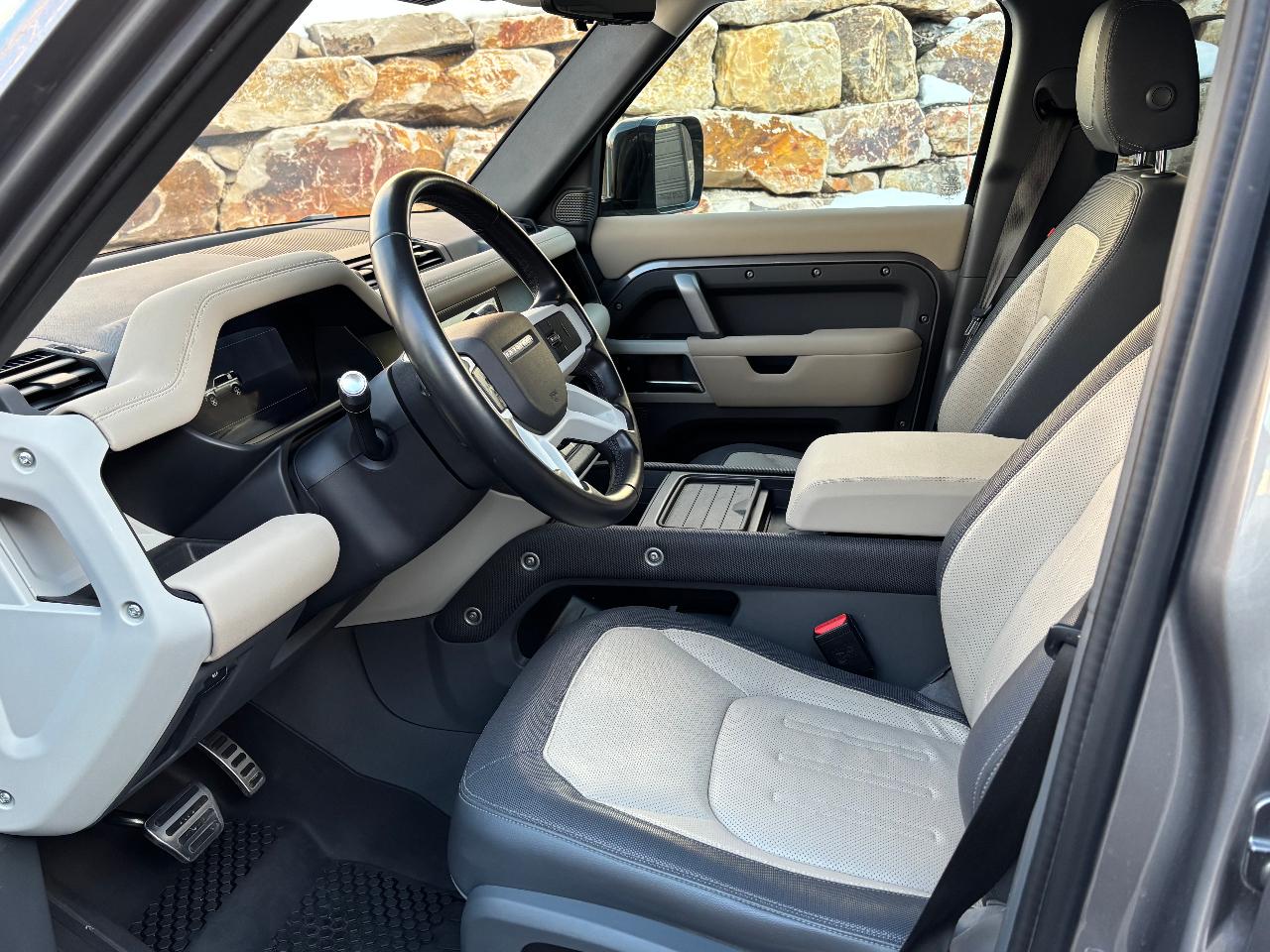 2021 LAND Rover DEFENDER X-DYNAMIC SE thumbnail 16