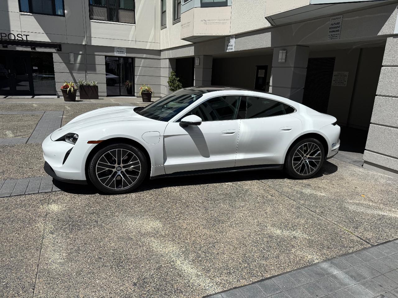 صورة مصغرة 22 لـ 2021 Porsche TAYCAN TAYCAN 4S