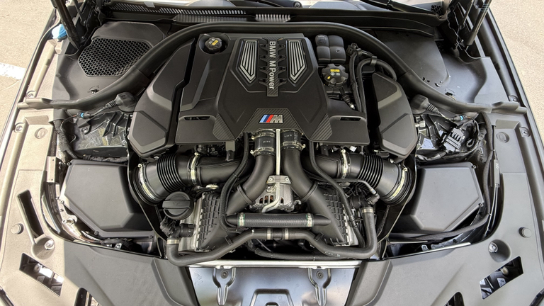 صورة 10 لـ 2021 BMW M5 BASE