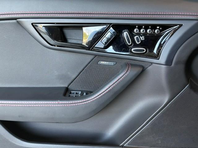 صورة 14 لـ 2021 Jaguar F-TYPE P300