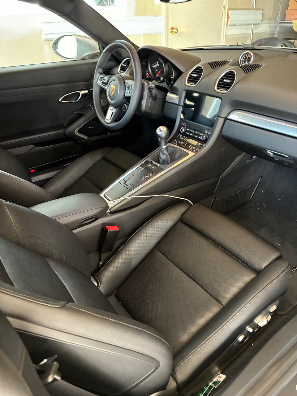 2024 Porsche 718 CAYMAN photo 8