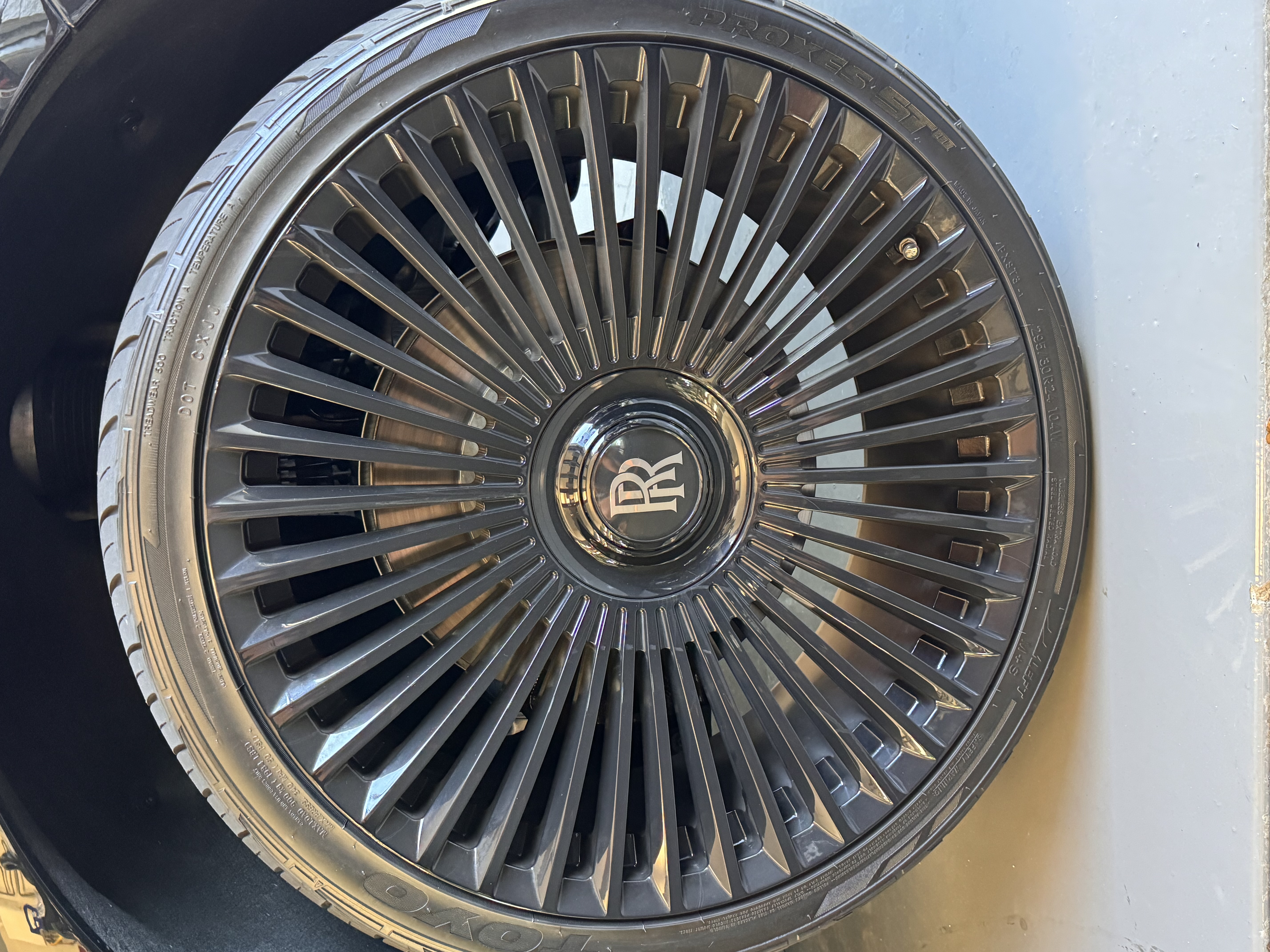 2023 ROLLS-ROYCE CULLINAN BLACK BADGE — фото 7