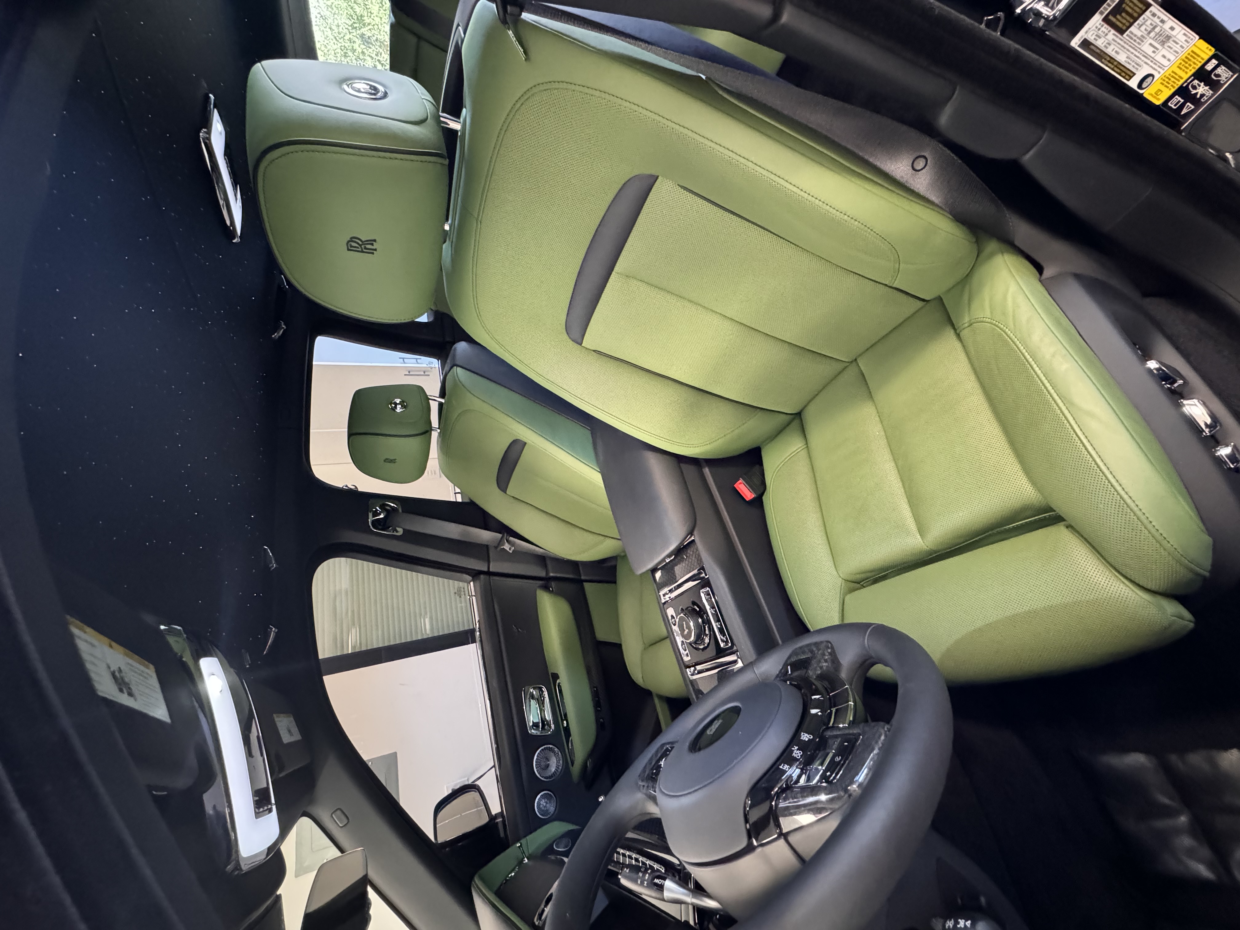 2023 ROLLS-ROYCE CULLINAN BLACK BADGE — фото 2