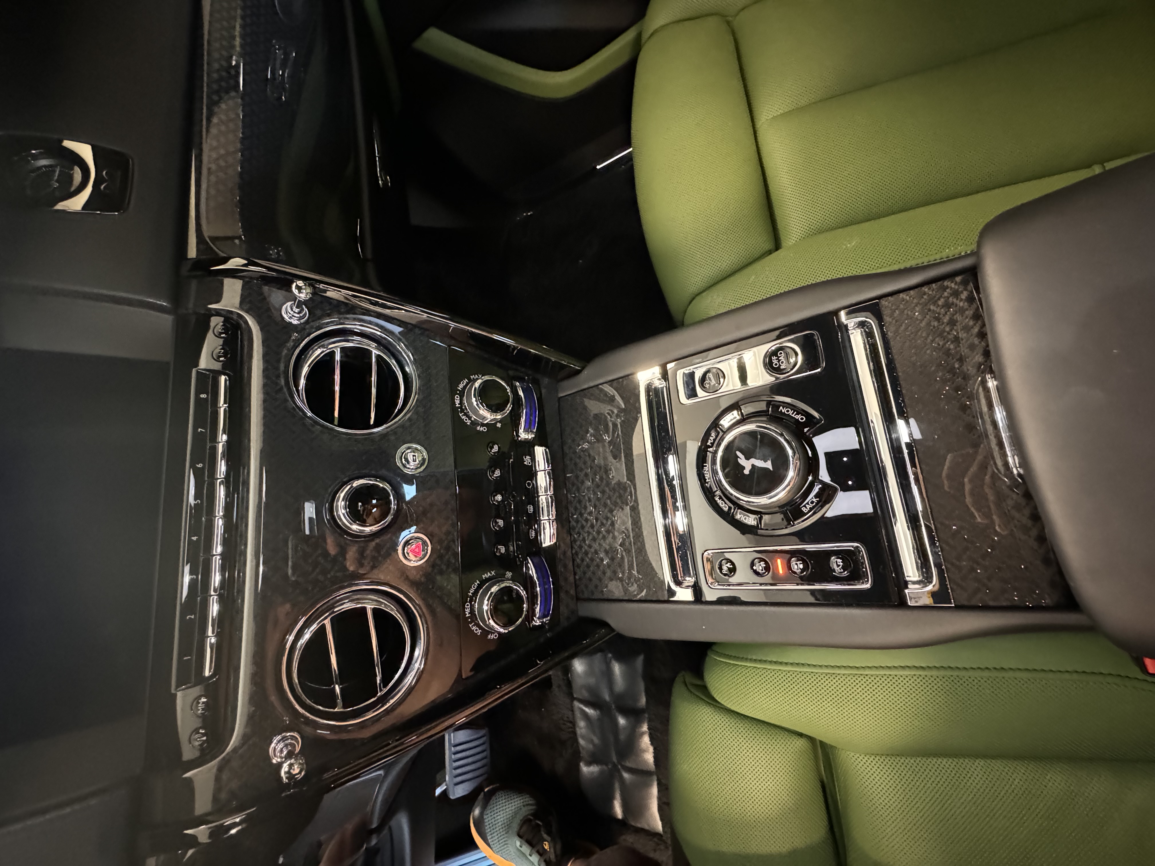 2023 ROLLS-ROYCE CULLINAN BLACK BADGE — фото 3