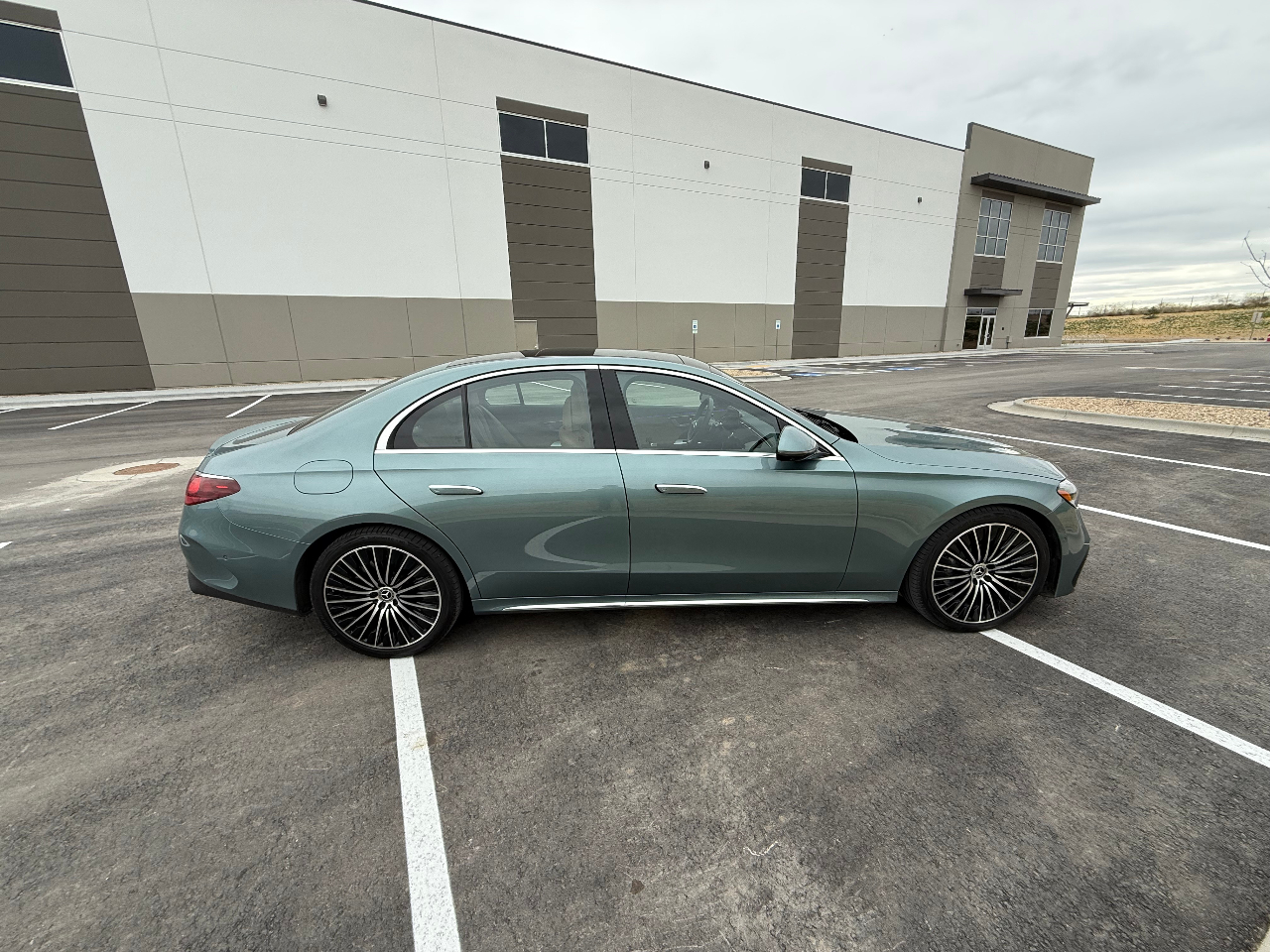 MERCEDES-BENZ E-CLASS - 3