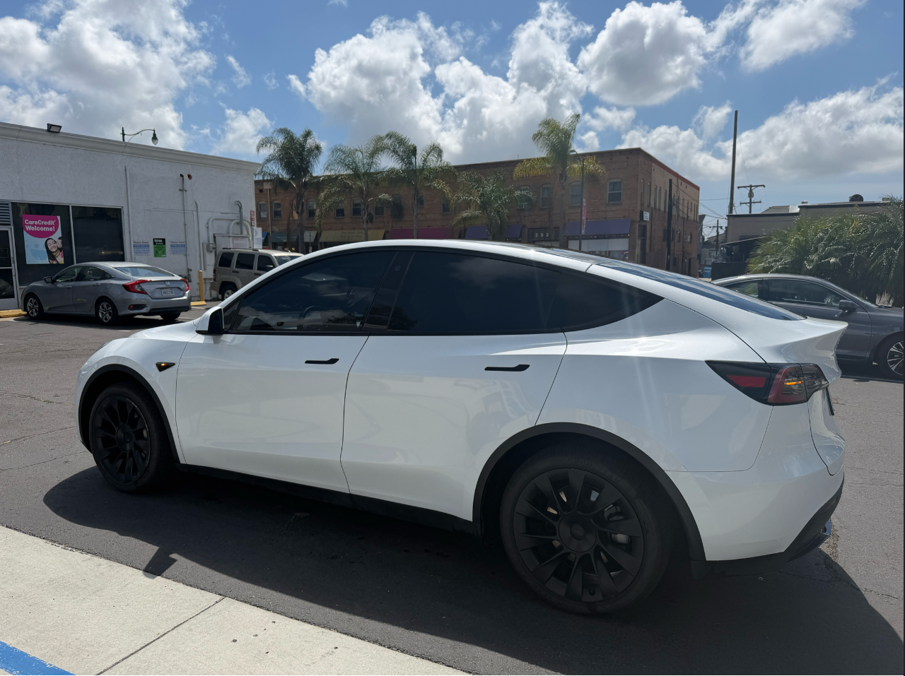 TESLA MODEL Y LONG RANGE - 1