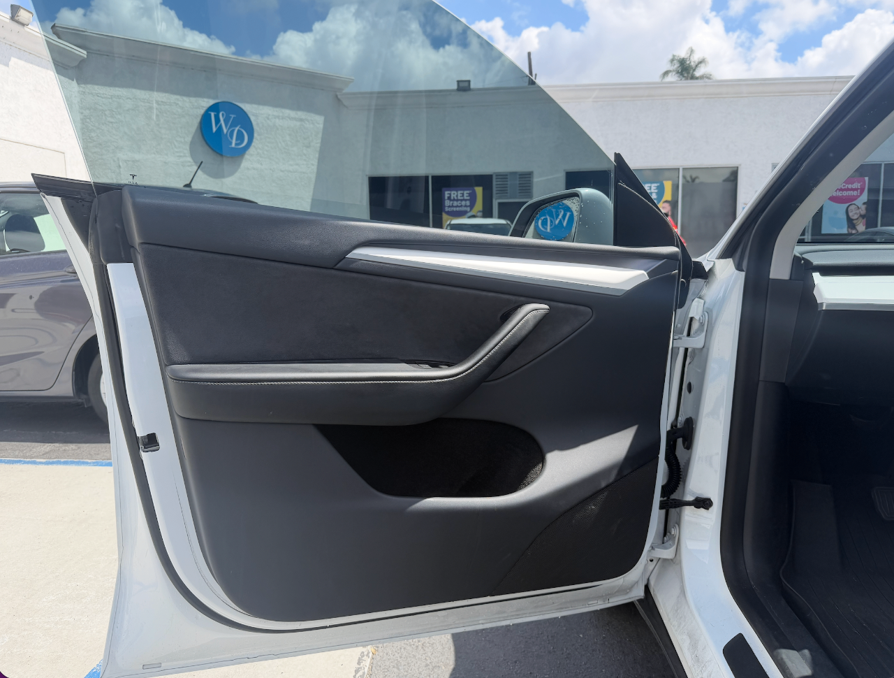 TESLA MODEL Y LONG RANGE - 10