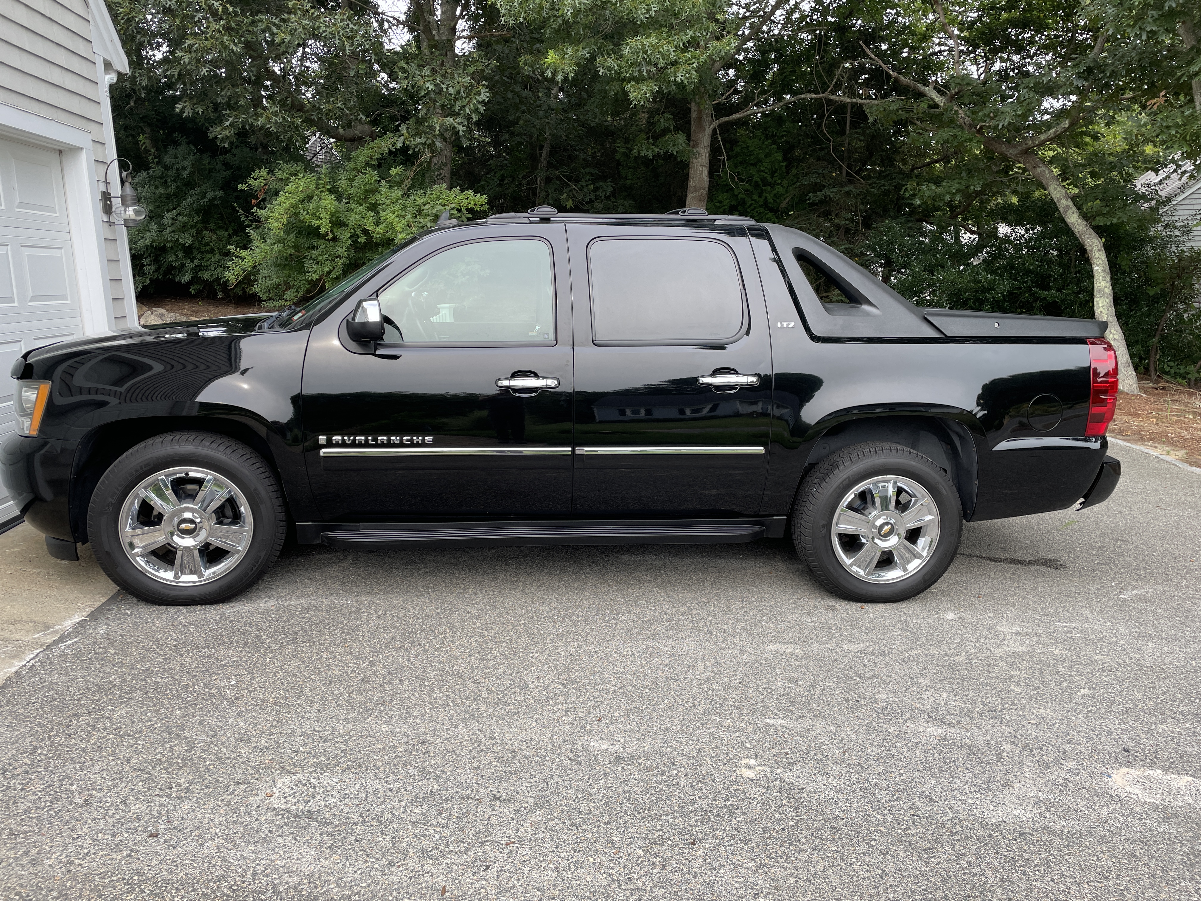 How to Add Oil: 2009 Chevrolet Avalanche LT 6.0L V8