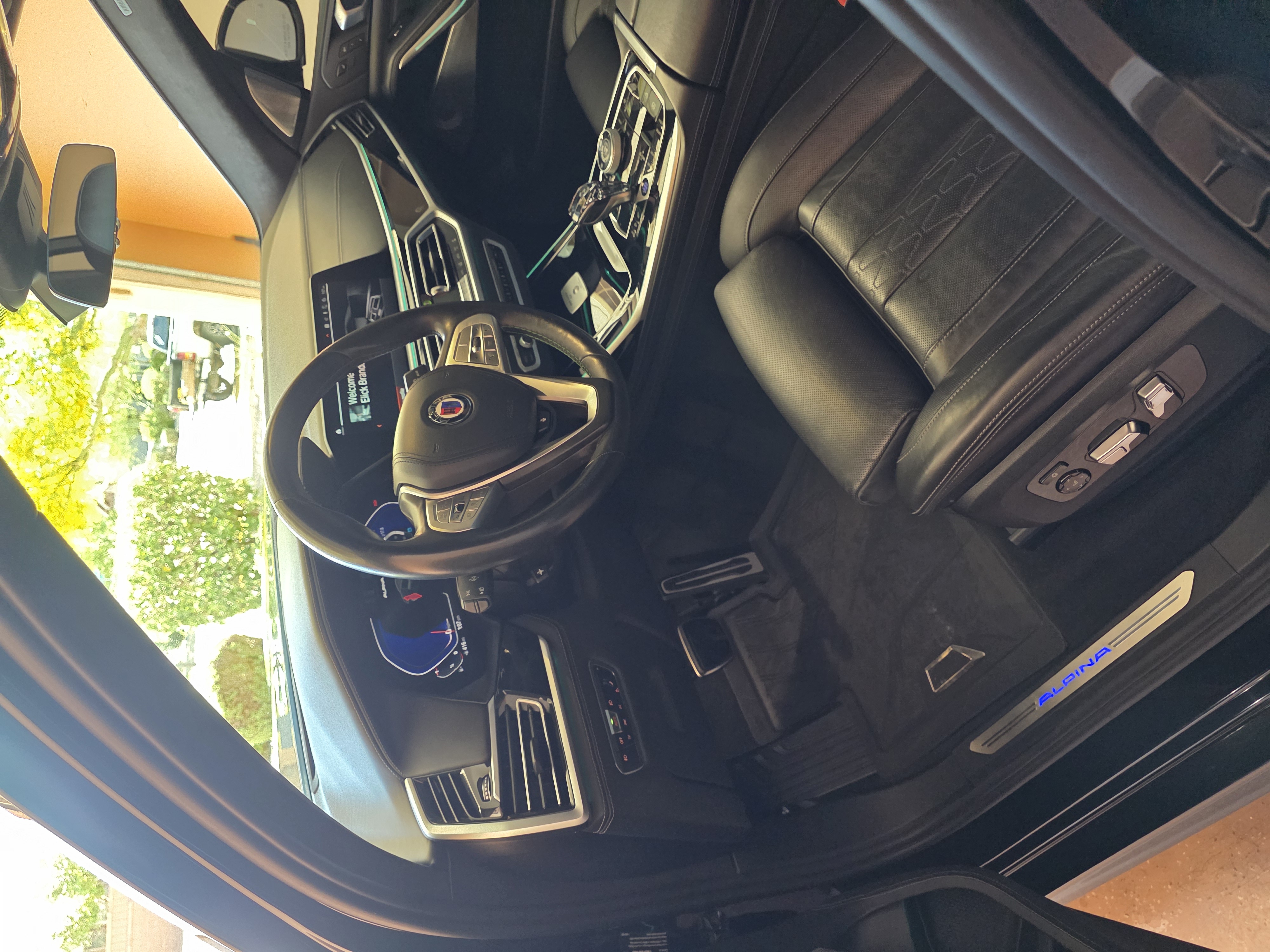 صورة 4 لـ 2021 BMW ALPINA XB7 BASE