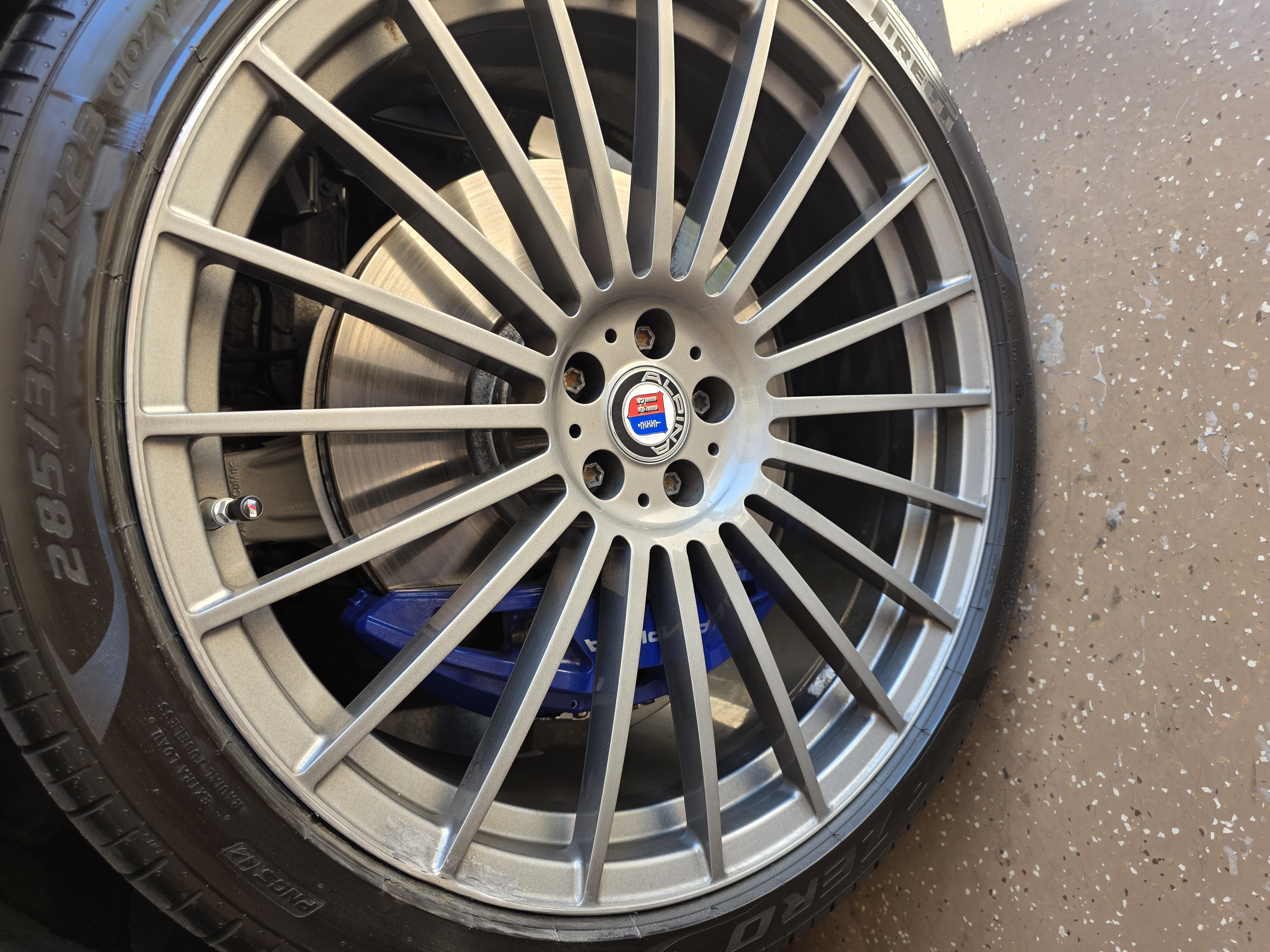 صورة 8 لـ 2021 BMW ALPINA XB7 BASE
