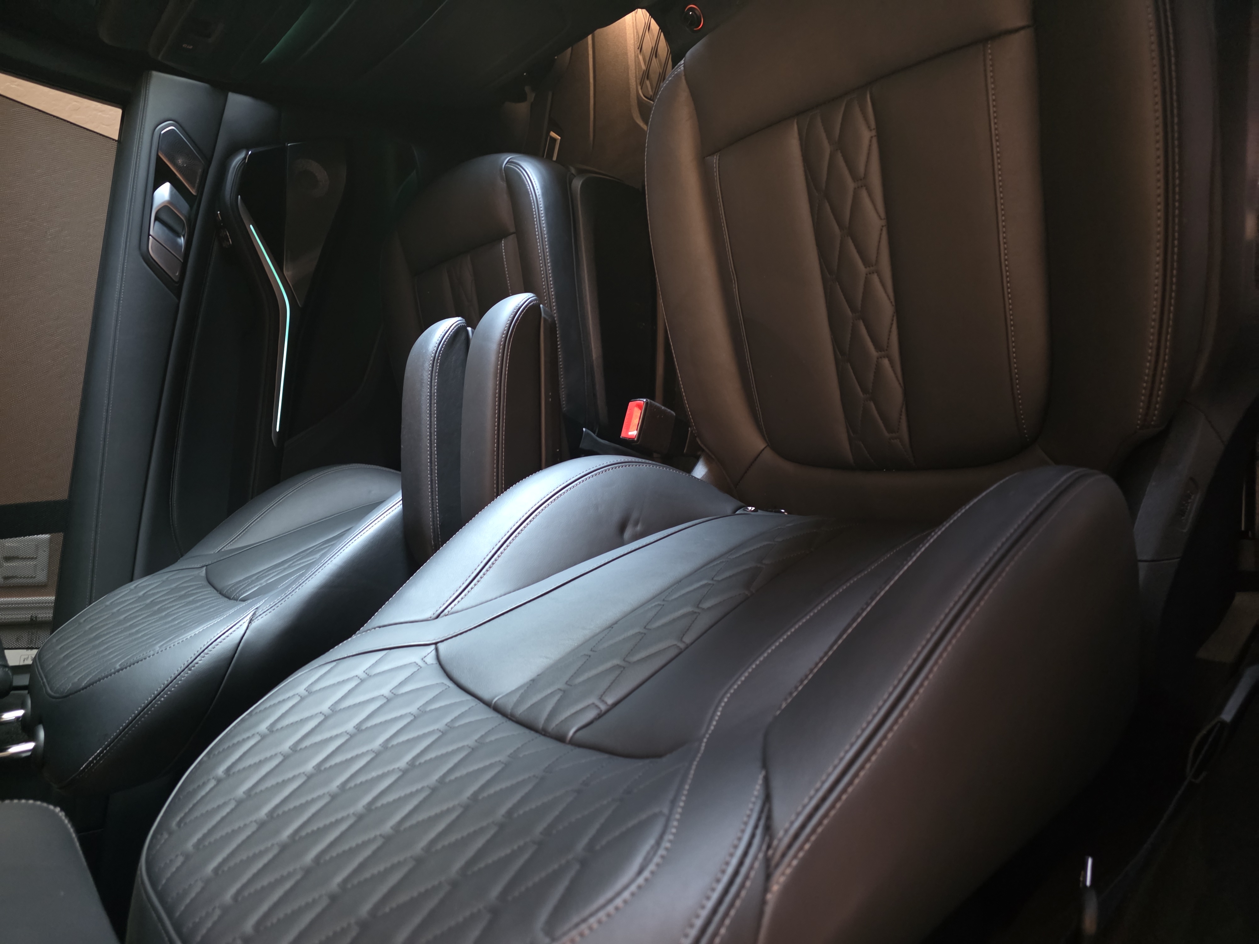 صورة 20 لـ 2021 BMW ALPINA XB7 BASE
