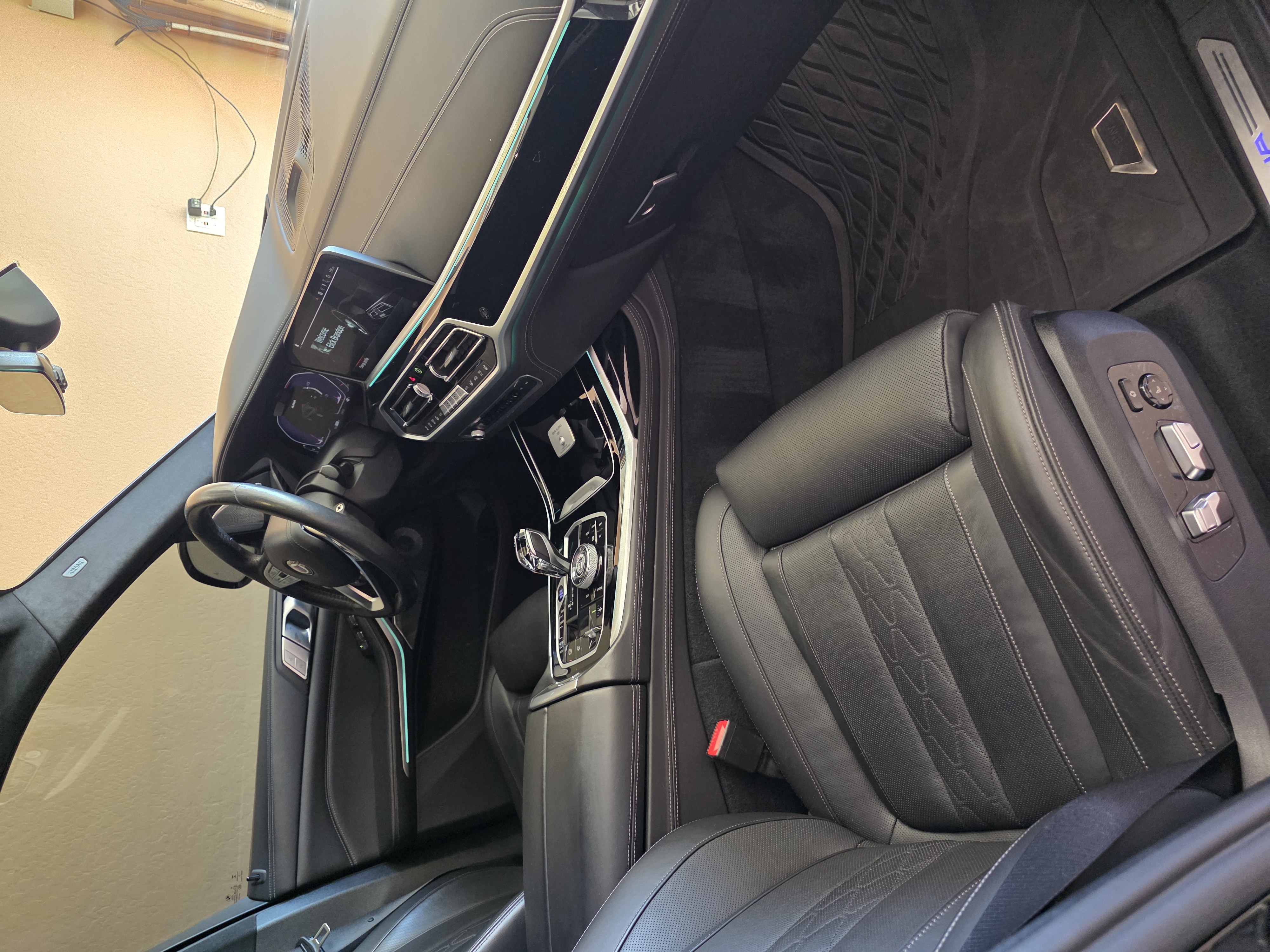 صورة 9 لـ 2021 BMW ALPINA XB7 BASE