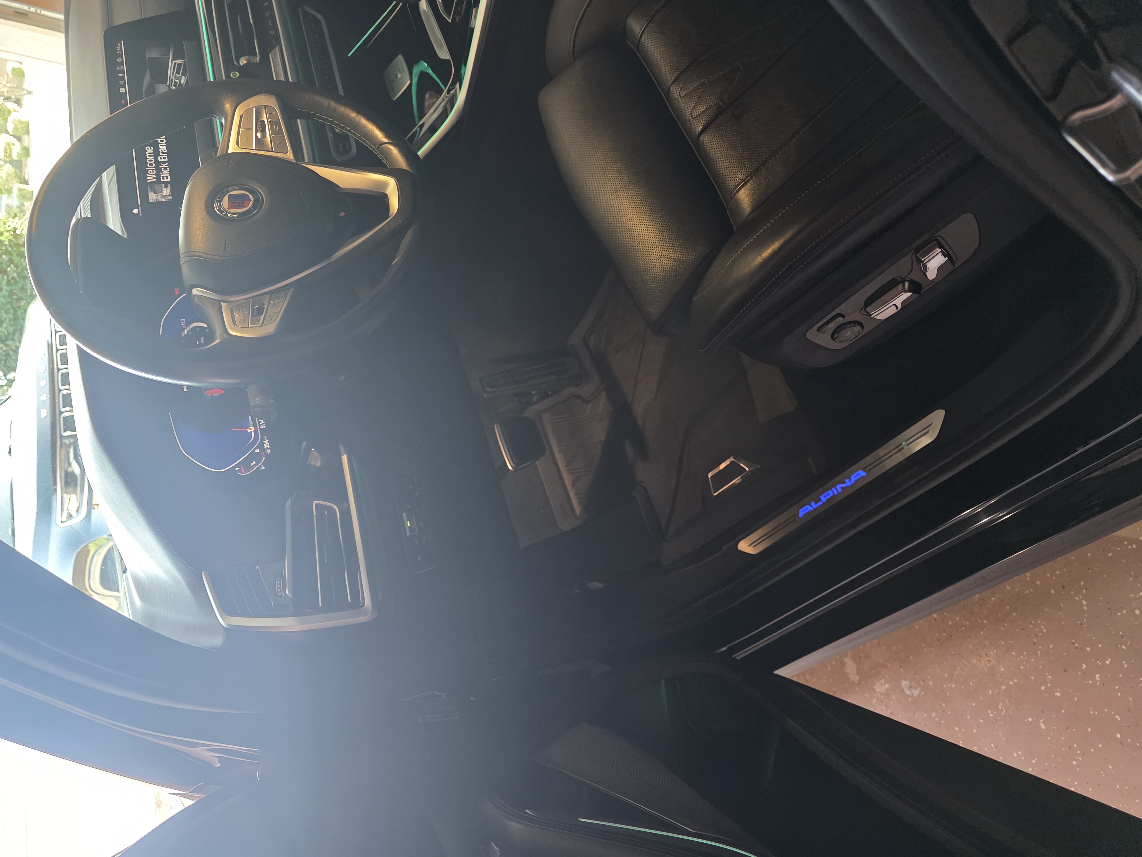 صورة 21 لـ 2021 BMW ALPINA XB7 BASE