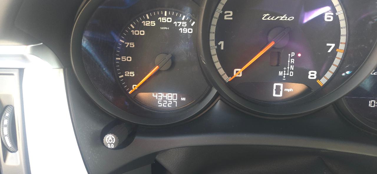 صورة 22 لـ 2021 Porsche MACAN MACAN TURBO