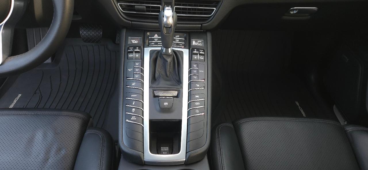 صورة 10 لـ 2021 Porsche MACAN MACAN TURBO