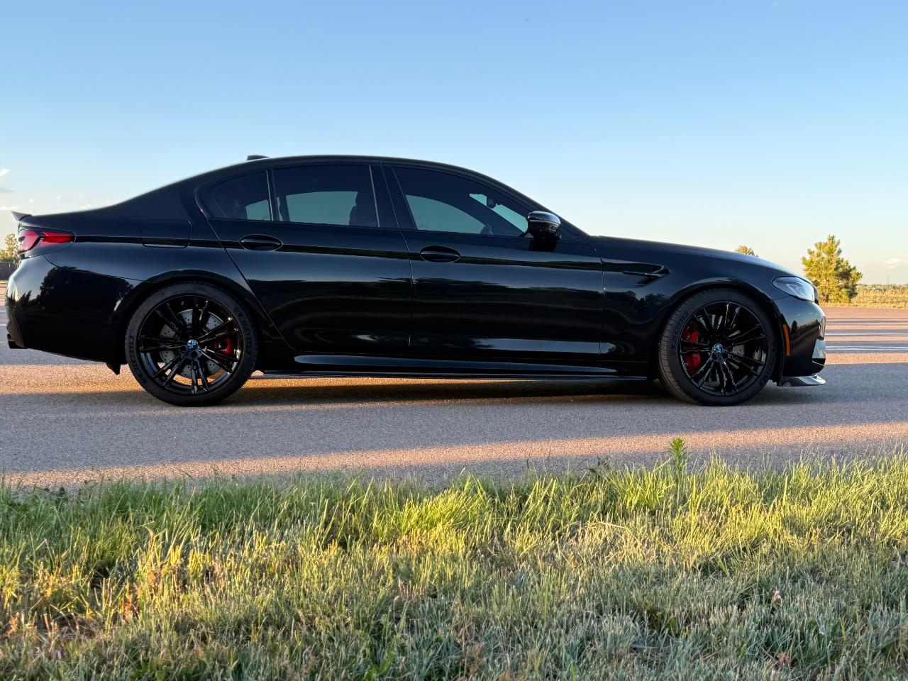 صورة 3 لـ 2022 BMW M5 BASE