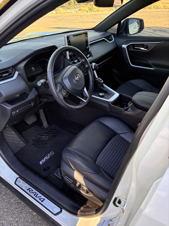صورة 7 لـ 2022 Toyota RAV4 HYBRID XSE