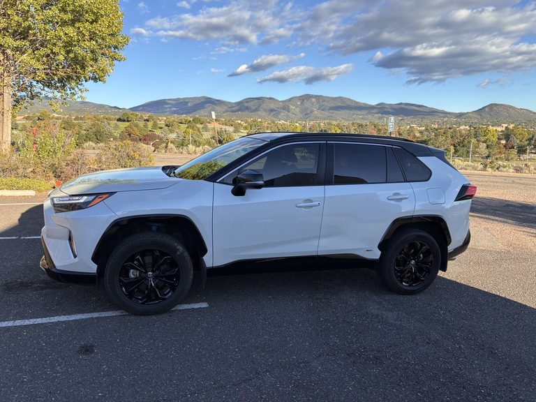 صورة 3 لـ 2022 Toyota RAV4 HYBRID XSE