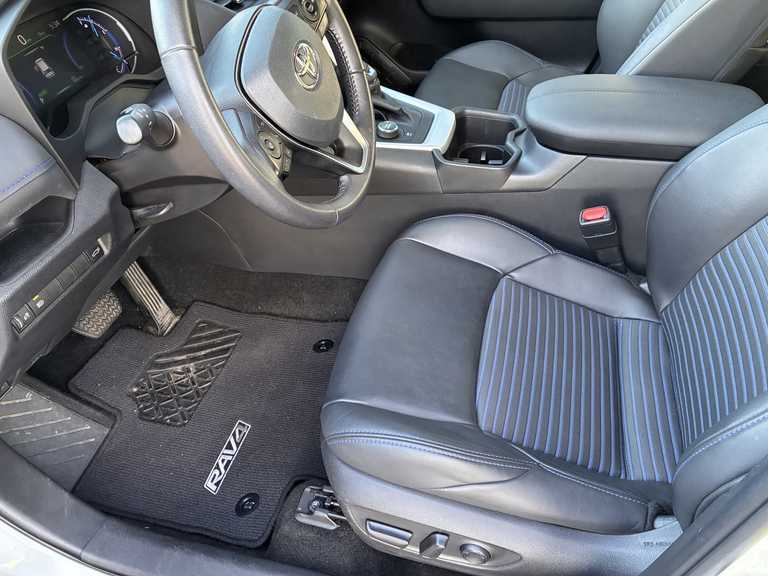 صورة 8 لـ 2022 Toyota RAV4 HYBRID XSE