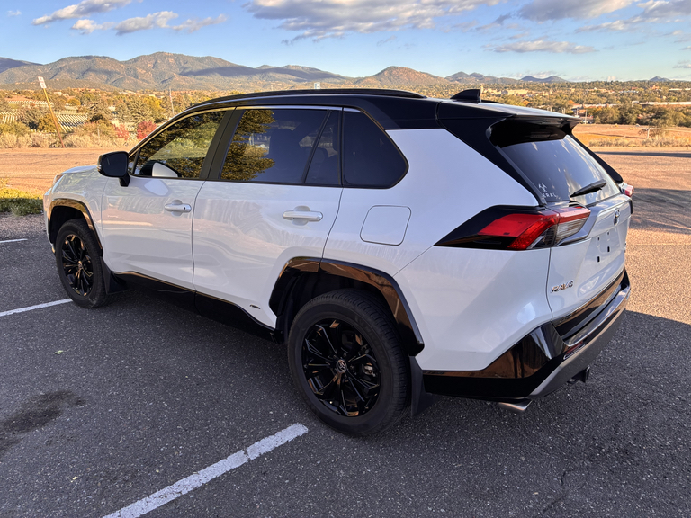 صورة 5 لـ 2022 Toyota RAV4 HYBRID XSE