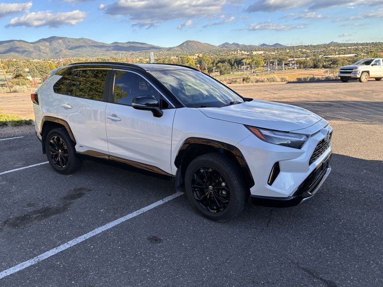 صورة 1 لـ 2022 Toyota RAV4 HYBRID XSE