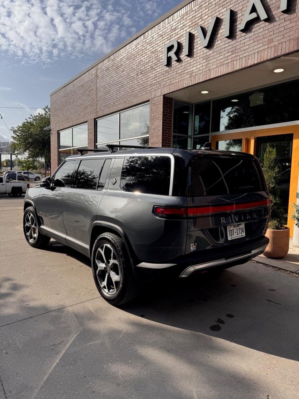 2023 Rivian R1S ADVENTURE QUAD-MOTOR LARGE PACKAGE 照片 10
