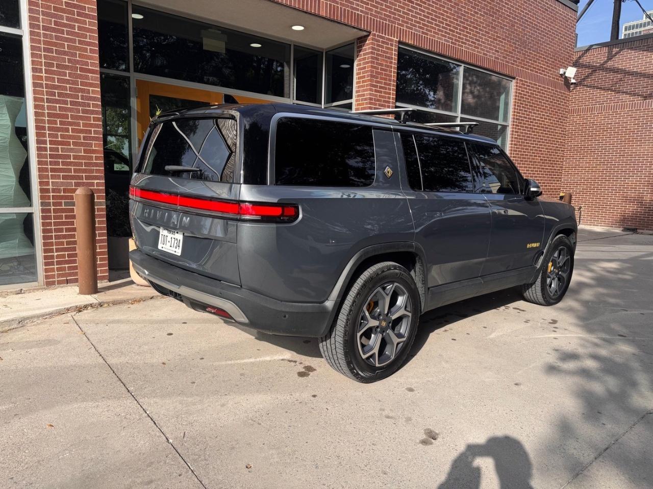 2023 Rivian R1S ADVENTURE QUAD-MOTOR LARGE PACKAGE 照片 4