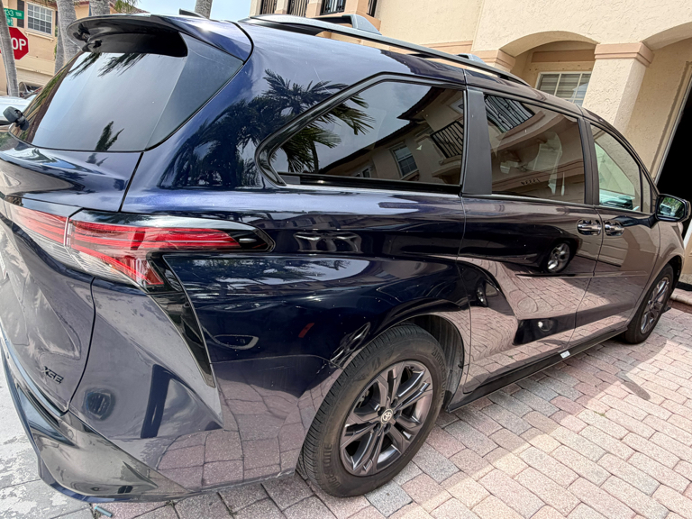 2025 Toyota SIENNA XSE 照片 4