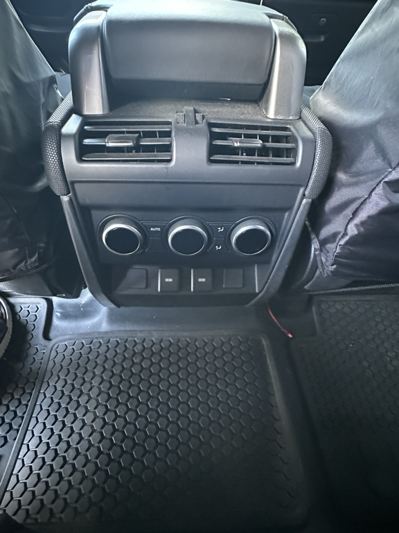 صورة 8 لـ 2024 LAND Rover DEFENDER 130 P400 OUTBOUND