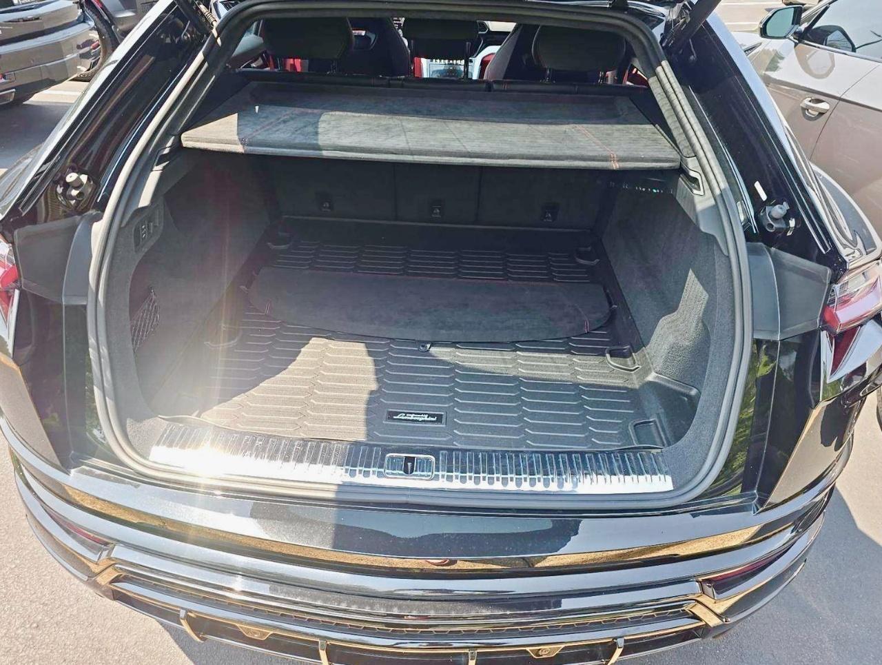 2021 Lamborghini URUS BASE photo 6