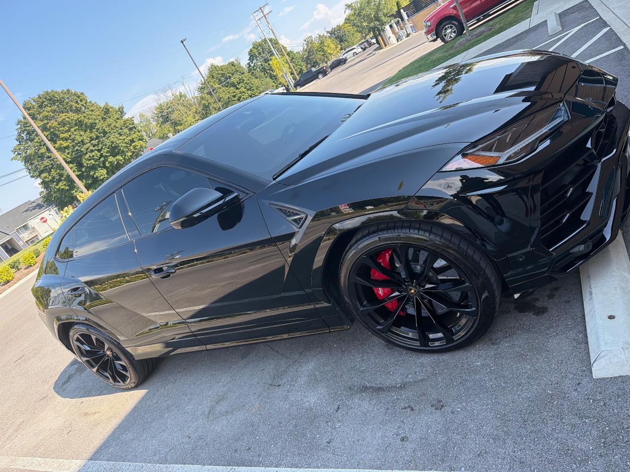 2021 Lamborghini URUS BASE photo 9