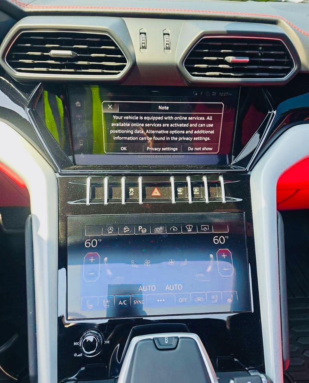 2021 Lamborghini URUS BASE photo 5