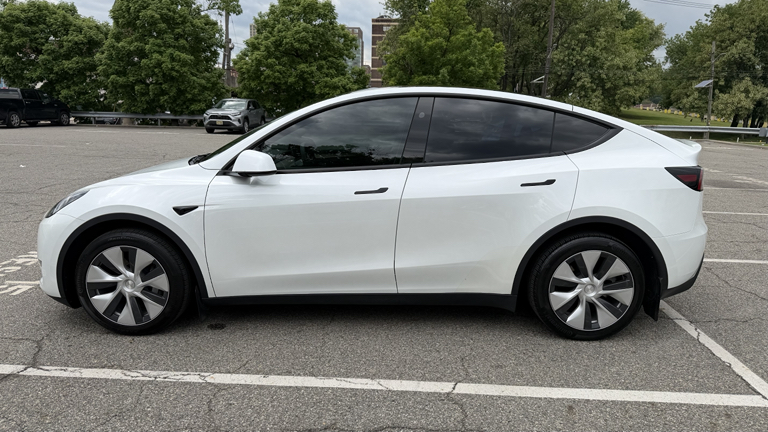 TESLA MODEL Y LONG RANGE - 8