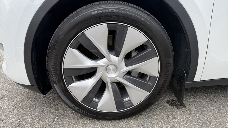 TESLA MODEL Y LONG RANGE - 9