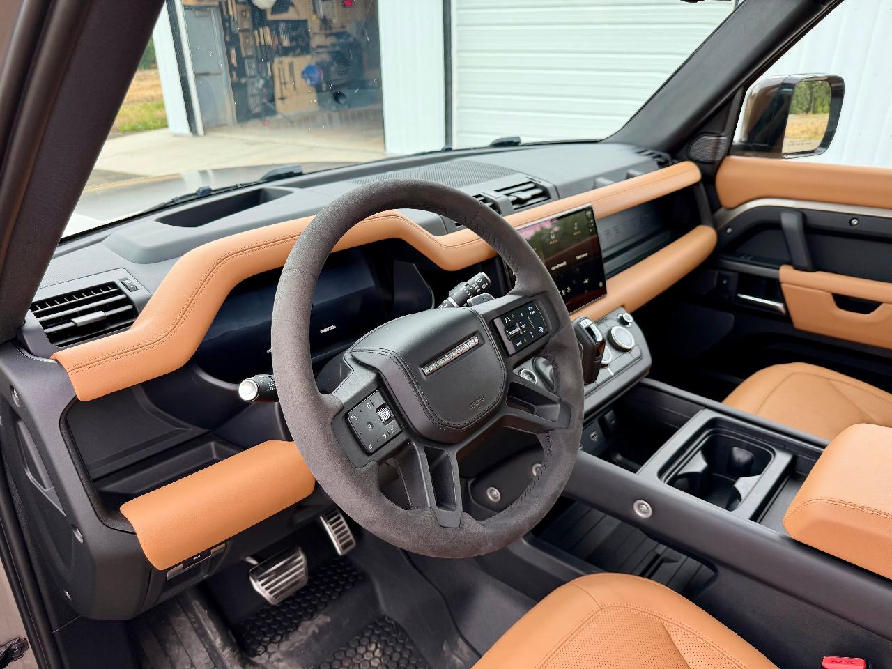 صورة 10 لـ 2023 LAND Rover DEFENDER V8