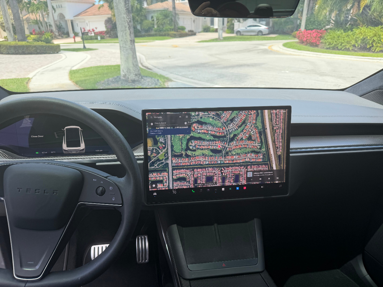 TESLA MODEL X PLAID - 9
