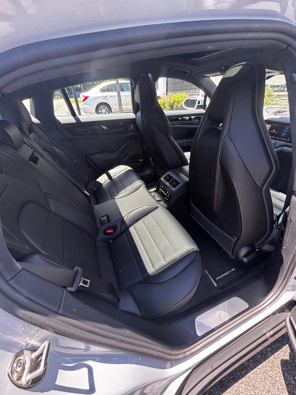 صورة 9 لـ 2025 Porsche PANAMERA PANAMERA 4