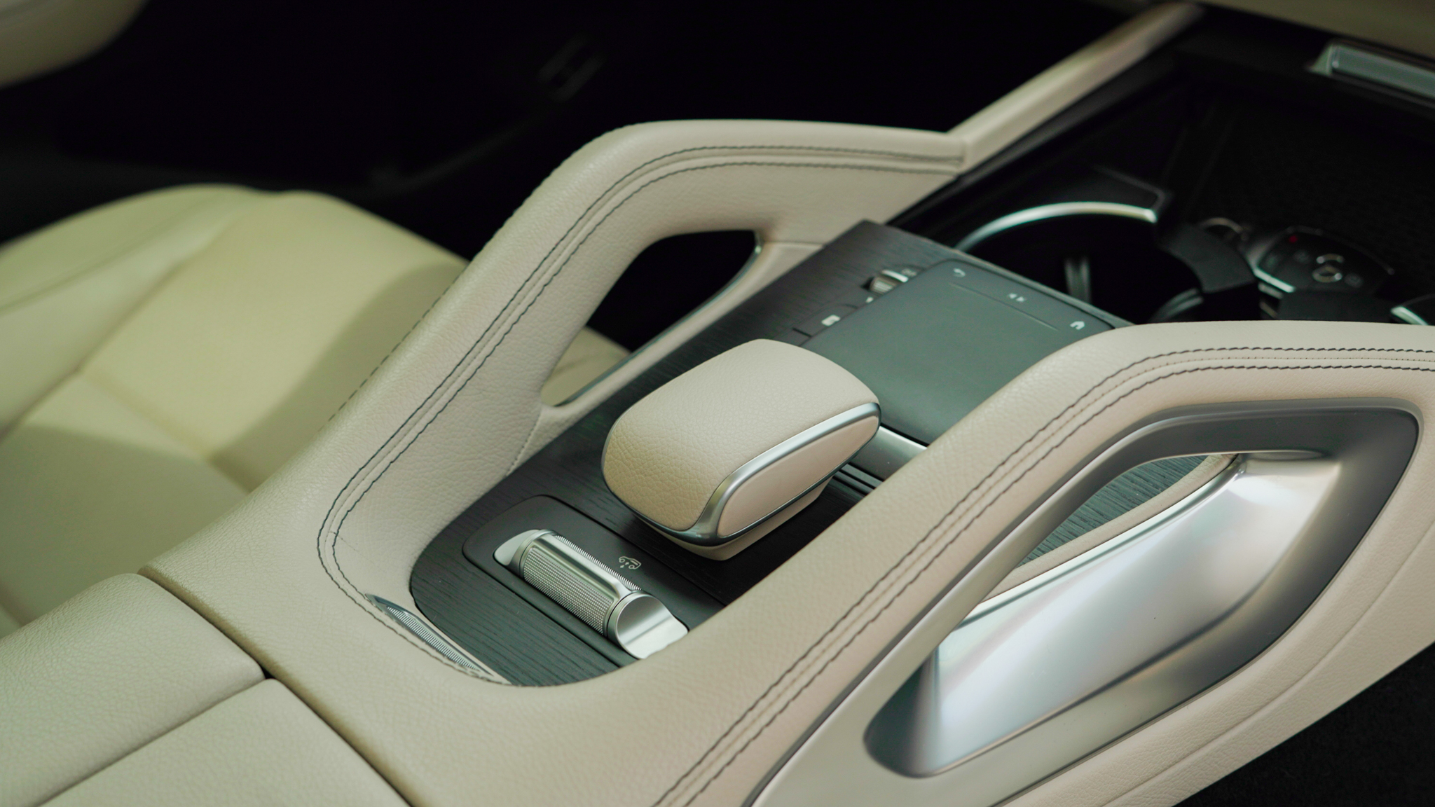 MERCEDES-BENZ GLS - 10