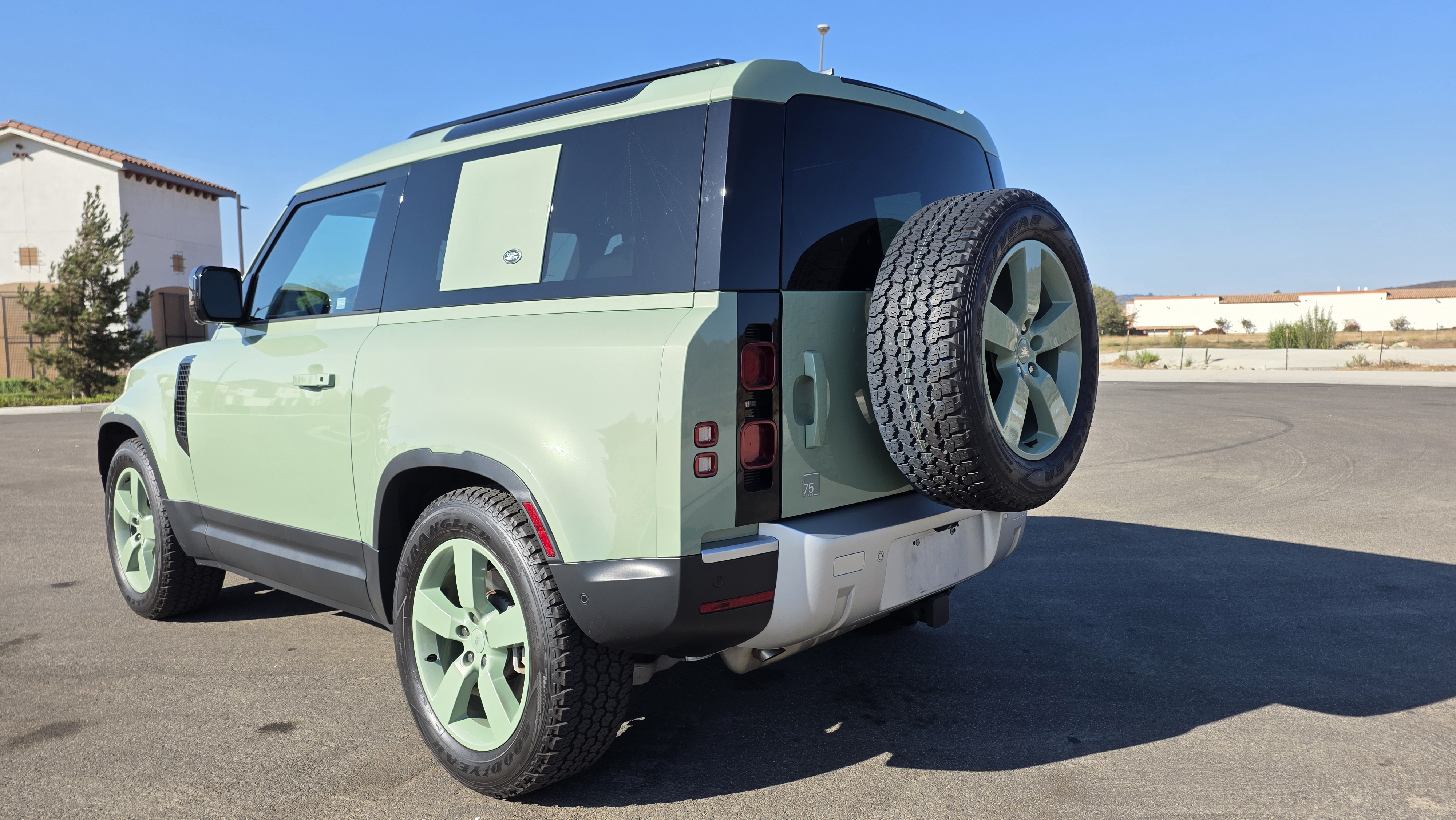 2023 LAND Rover DEFENDER 90 75TH EDITION — фото 4