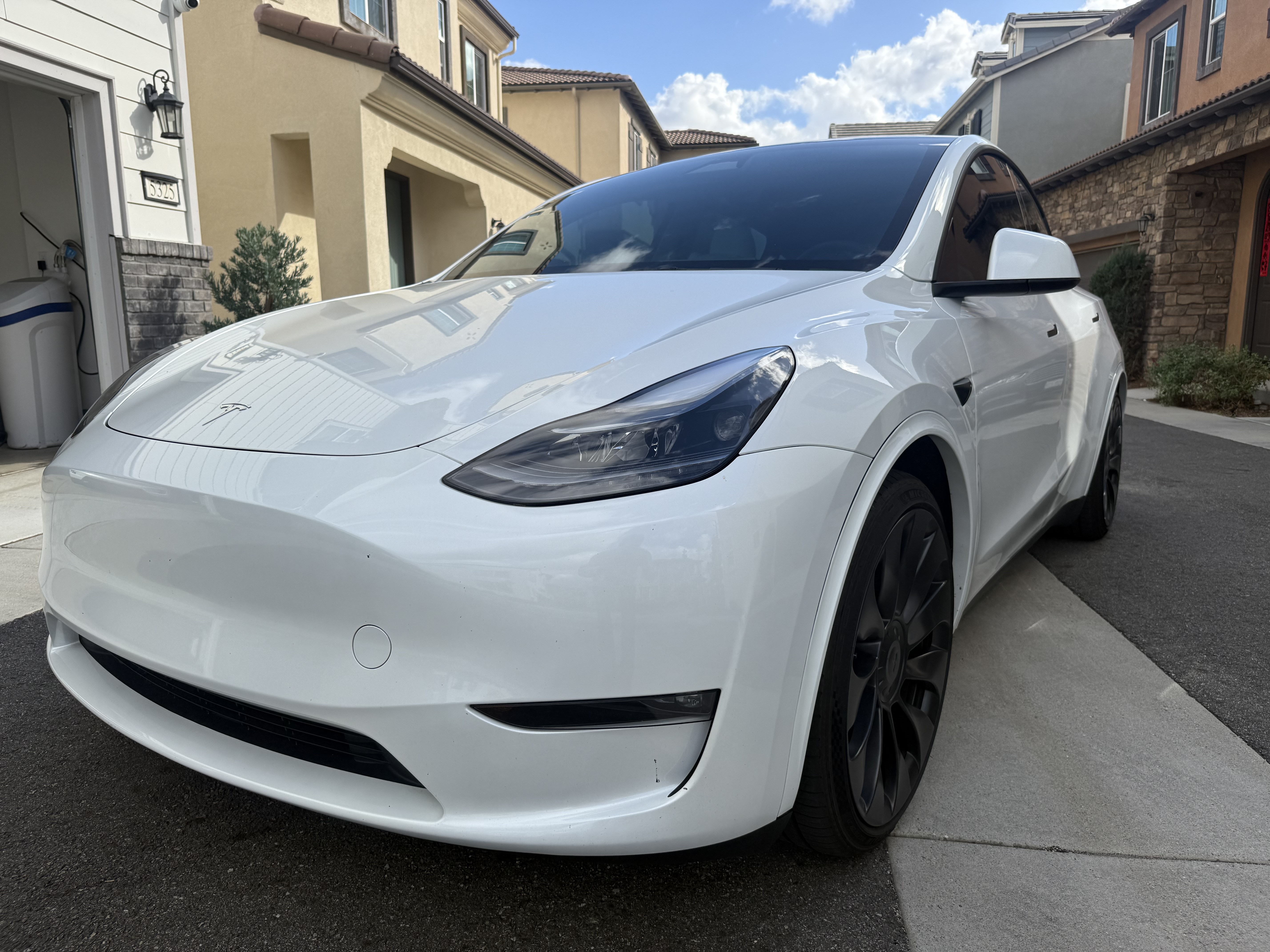 2023 TESLA MODEL Y PERFORMANCE — фото 1