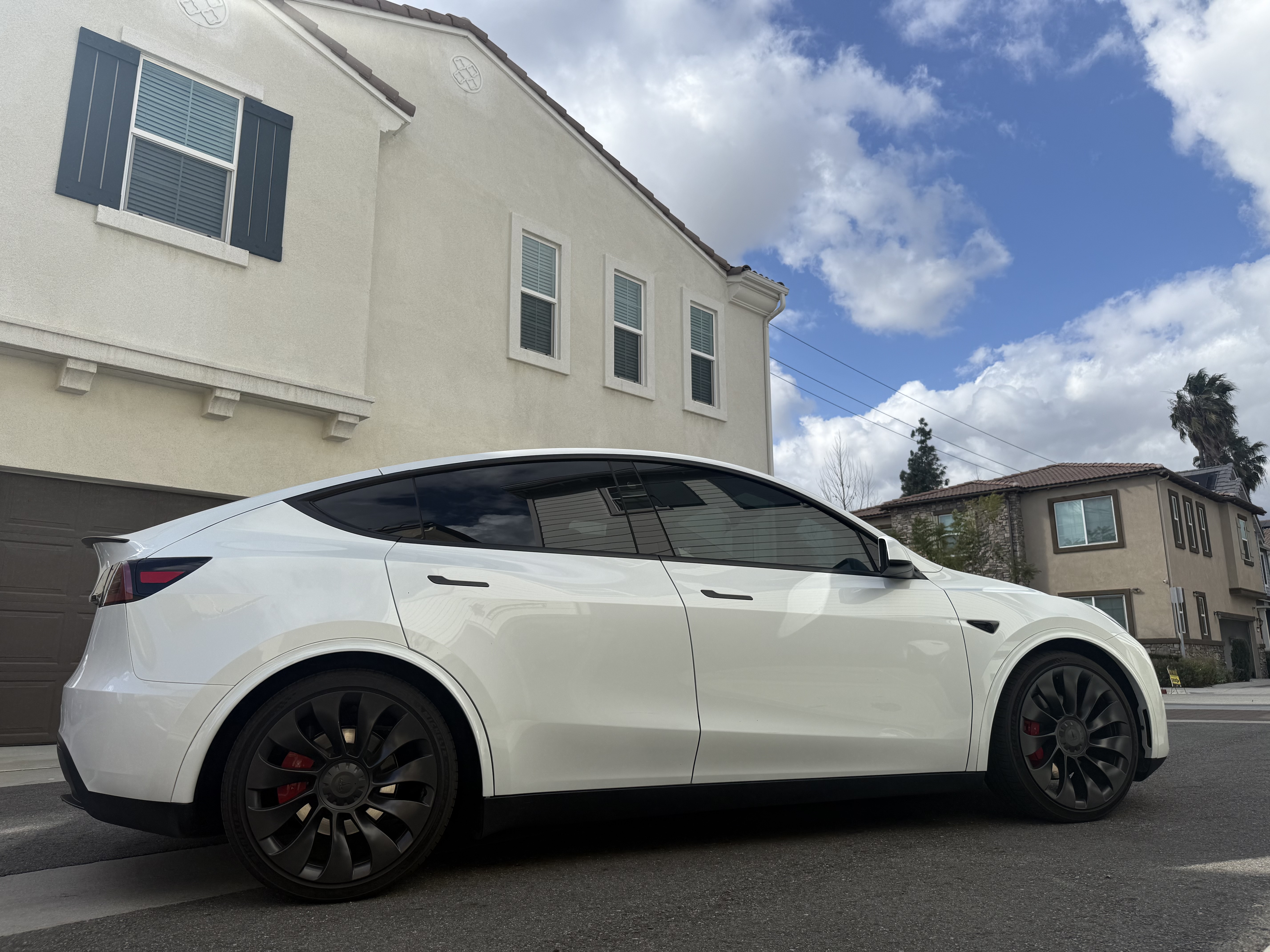 2023 TESLA MODEL Y PERFORMANCE — фото 3