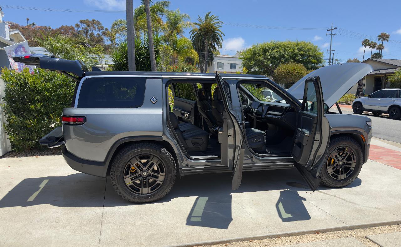 2022 Rivian R1S LAUNCH EDITION 缩略图 22