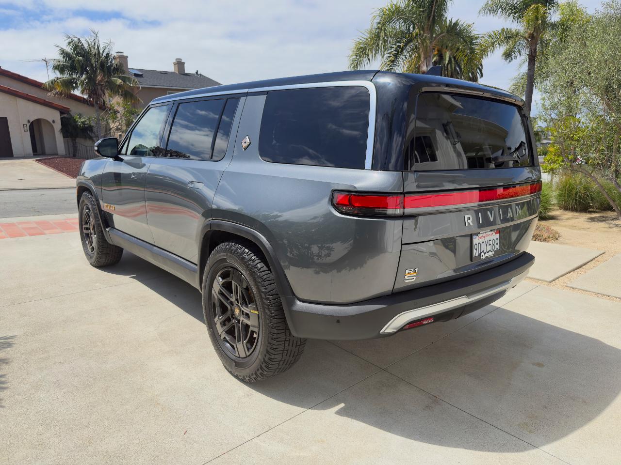 صورة 8 لـ 2022 Rivian R1S LAUNCH EDITION