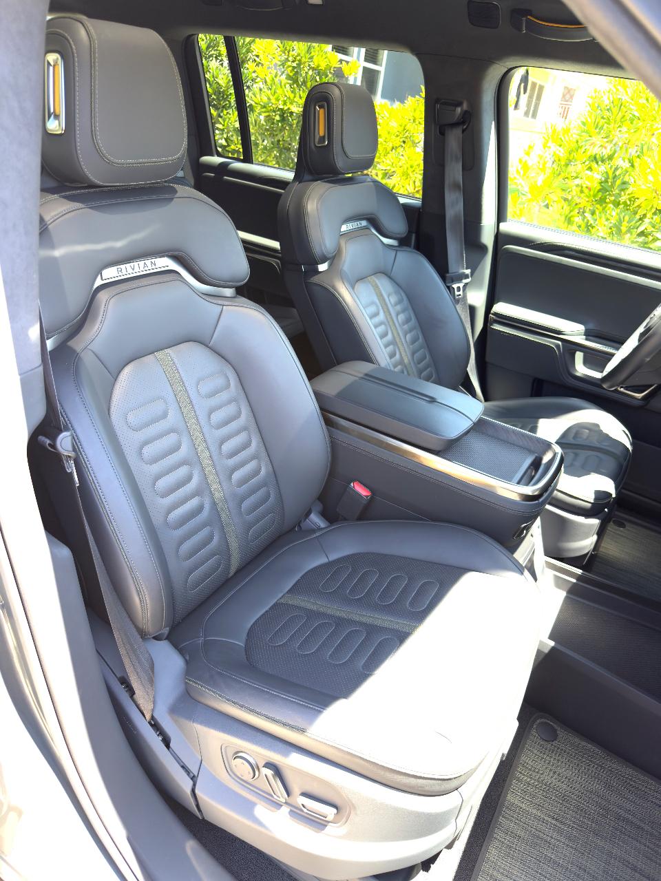 2022 Rivian R1S LAUNCH EDITION 缩略图 19