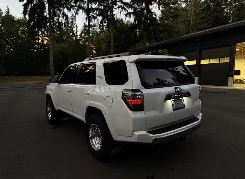 TOYOTA 4RUNNER - 8