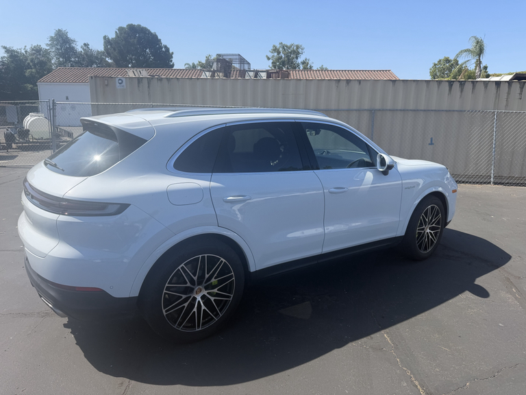 صورة 3 لـ 2025 Porsche CAYENNE CAYENNE E-HYBRID